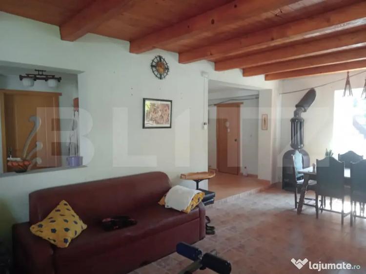 Casă cu 5 camere cu Teren 745 Mp în Central