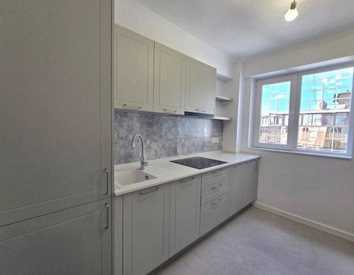 Apartament cu 4 camere în Victoriei