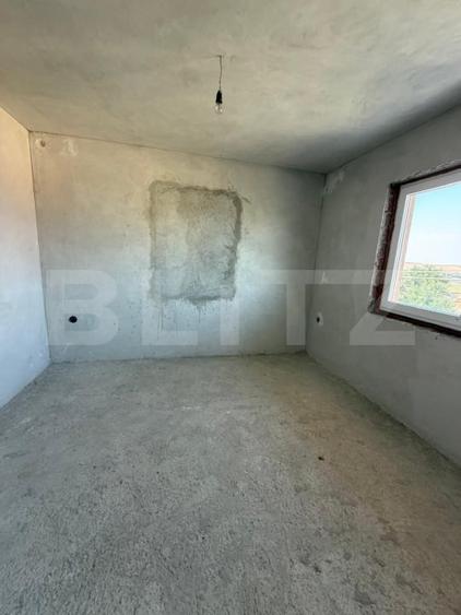Casă individuală cu 8 camere cu Canalizare în Periferie