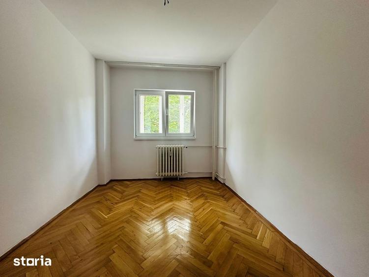 Apartament cu 3 camere semidecomandat în Cișmigiu
