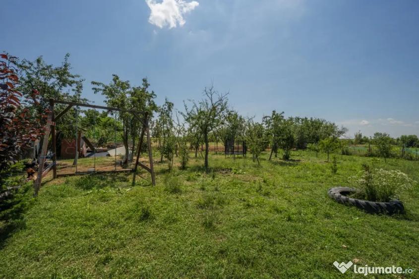 Casă cu 3 camere cu Teren 2200 Mp în Răcari