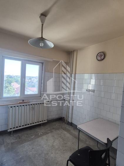 Apartament cu 3 camere decomandat în Lipovei