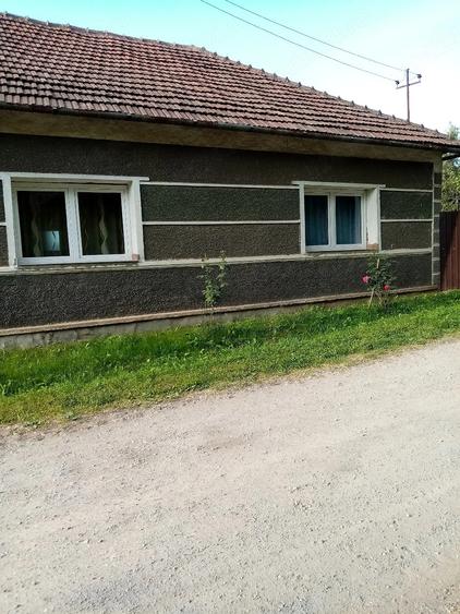 Casă cu 2 camere cu Teren 10 Mp în Ceica