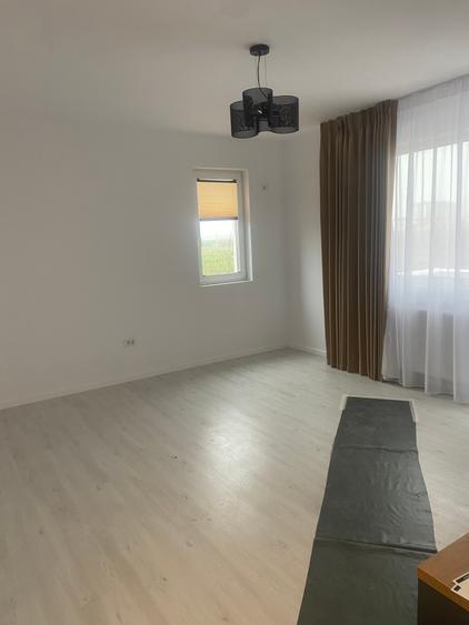 Apartament cu 3 camere decomandat în Chiajna