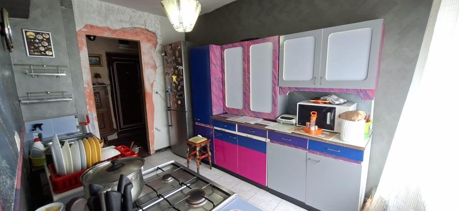 Apartament cu 3 camere semidecomandat în Central