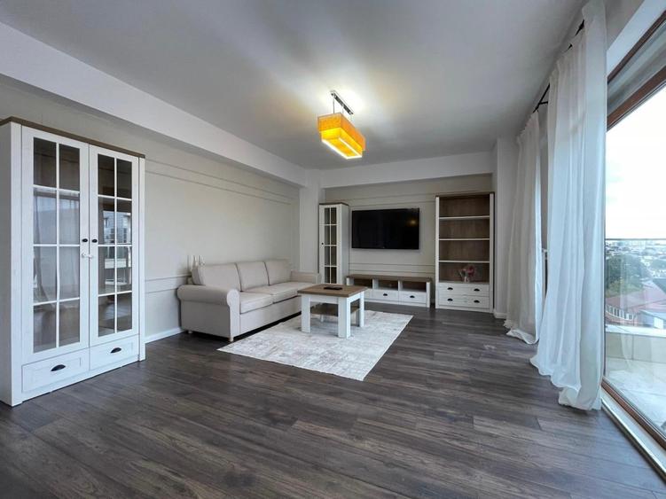 Apartament cu 3 camere decomandat în Faleza Nord