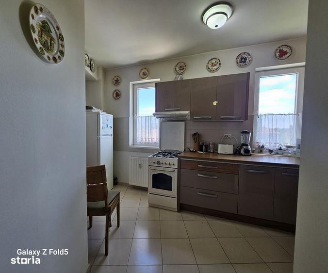 Apartament cu 4 camere semidecomandat în Nufărul
