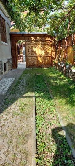 Casă cu 7 camere cu Teren 500 Mp în Calea Poplăcii