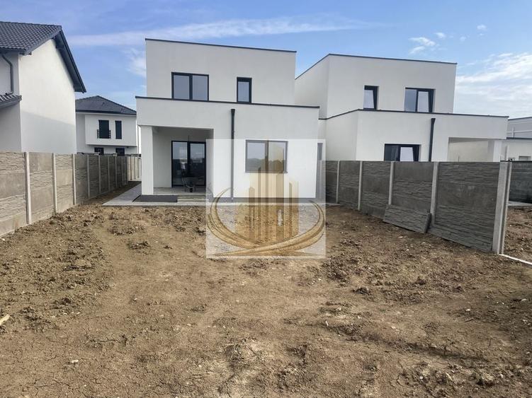 Duplex cu 4 camere cu Canalizare în Săcălaz