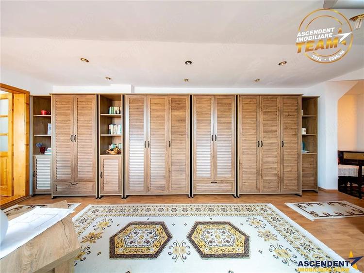 Resedinta si pentru doua familii, 217 mp utili, 6 dormitoare, curte, foisor, garaj, Central, Sfantu - 8