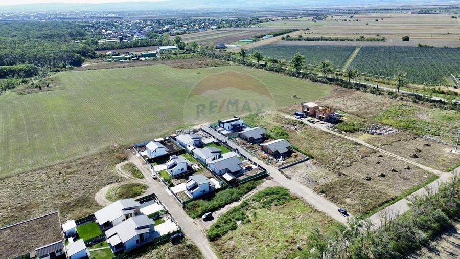 Teren Construcții intravilan de 593 mp, în Vânători