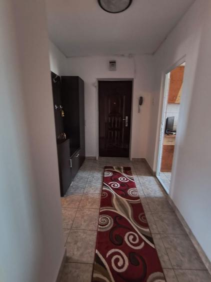 Apartament cu 3 camere decomandat, mobilat în Gara