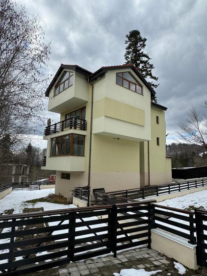 Casă individuală cu 6 camere cu Garaj în Predeal