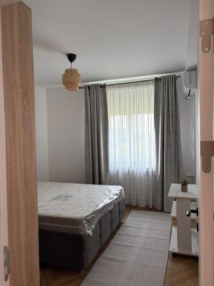 Apartament cu 4 camere semidecomandat, mobilat în Cotroceni