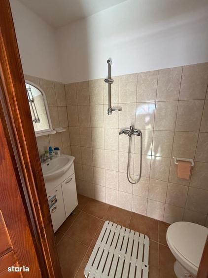 Casă cu 3 camere cu Teren 2974 Mp în Central