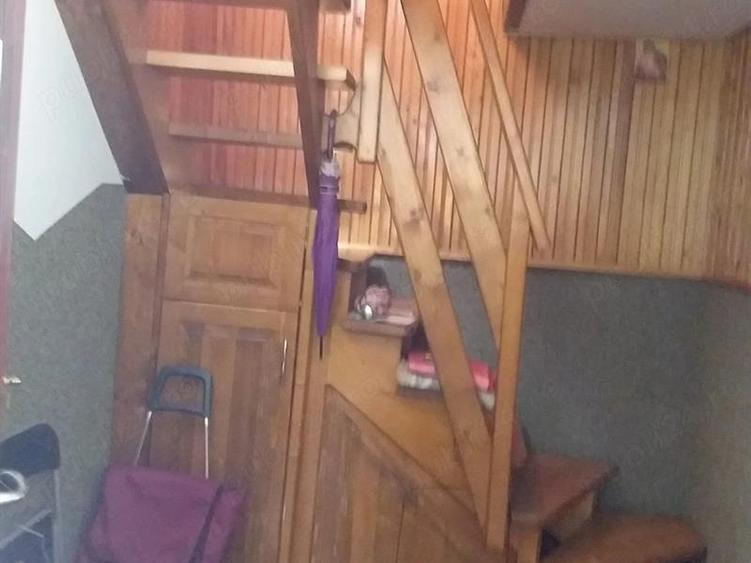 Casă individuală cu 7 camere cu Teren 750 Mp în Central