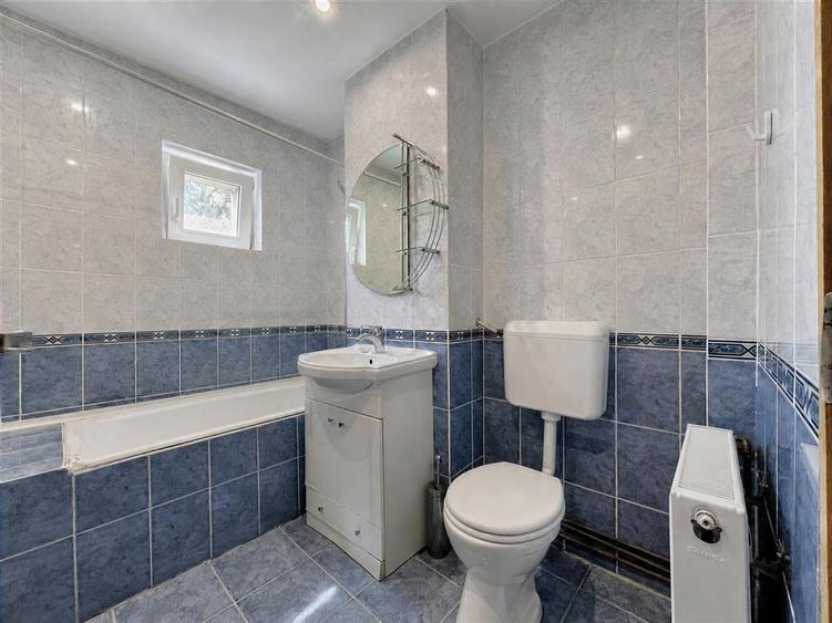 Apartament cu 3 camere decomandat, mobilat în Bartolomeu