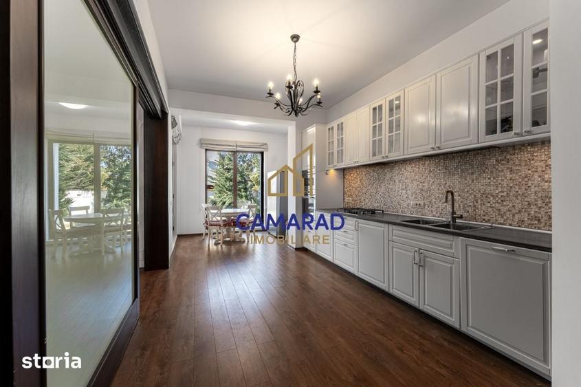 Casă cu 8 camere cu Teren 1000 Mp în Central