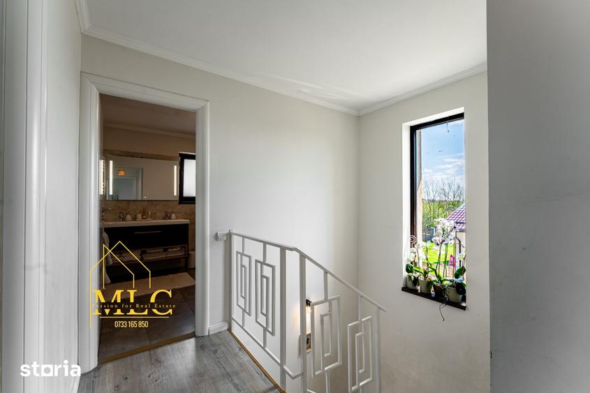 Casă cu 5 camere cu Teren 300 Mp în Crevedia
