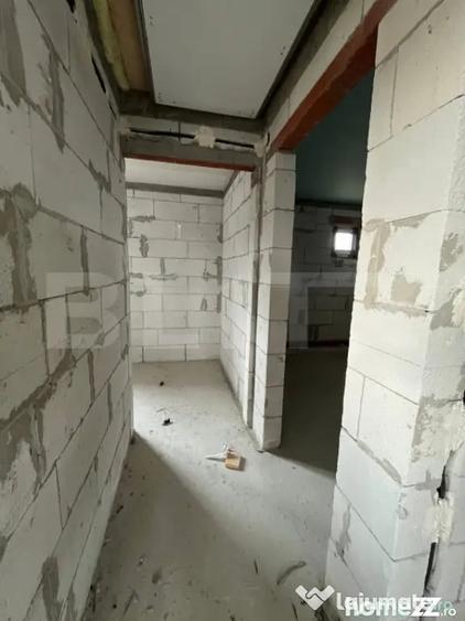 Casă cu 4 camere cu Teren 3000 Mp în Uriu