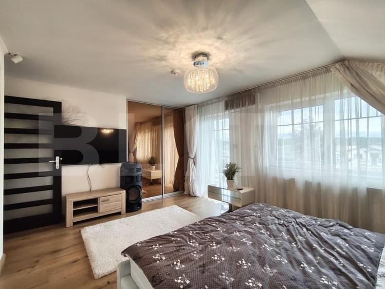 Casă individuală cu 6 camere decomandat cu Canalizare în Sânmartin