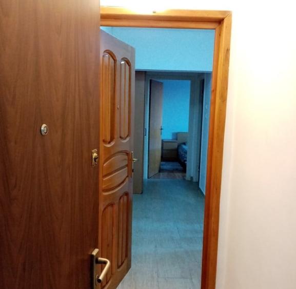 Apartament cu 3 camere decomandat, mobilat în Tineretului