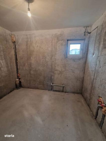Casă cu 9 camere cu Teren 1500 Mp în Central