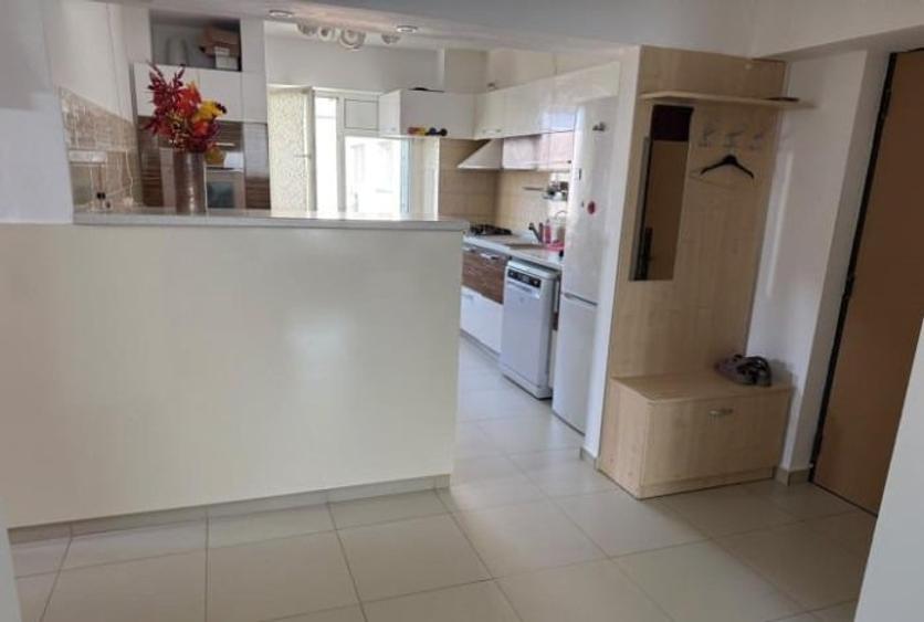 Apartament cu 3 camere decomandat în Dristor