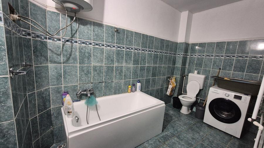 Apartament cu 7 camere semidecomandat în Unirii