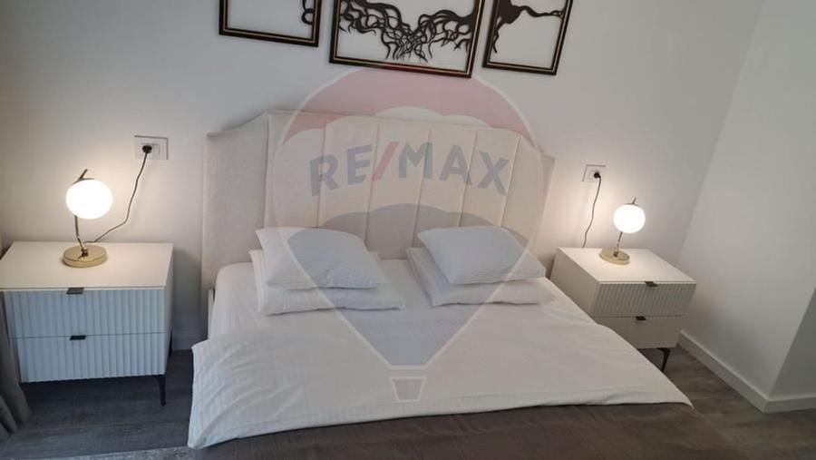 Apartament cu 2 camere decomandat în P-ta Presei Libere