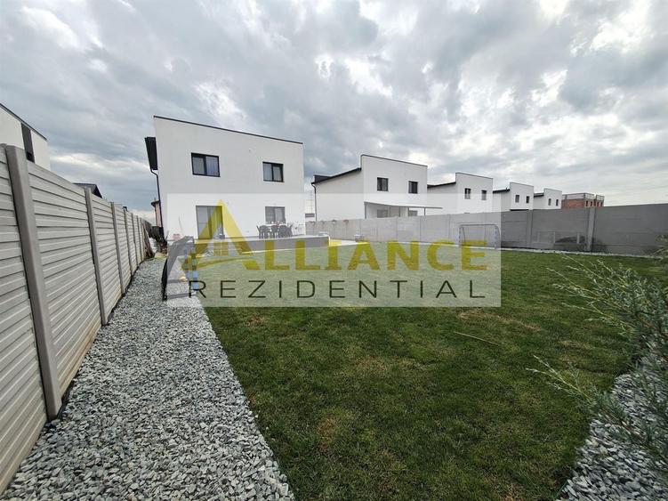 Casă individuală cu 4 camere cu Canalizare în Berceni