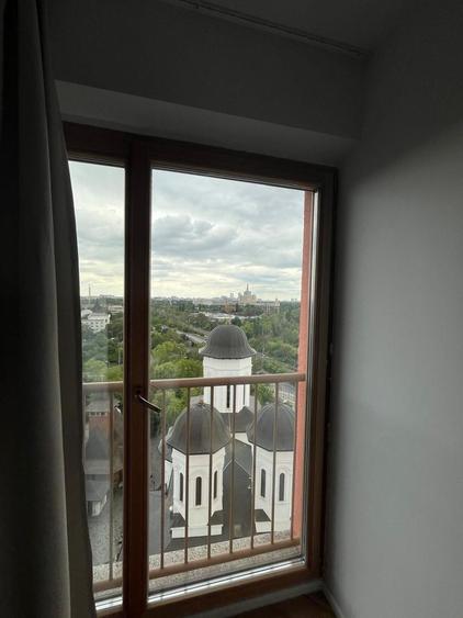 Apartament cu 3 camere semidecomandat, mobilat în P-ta Presei Libere