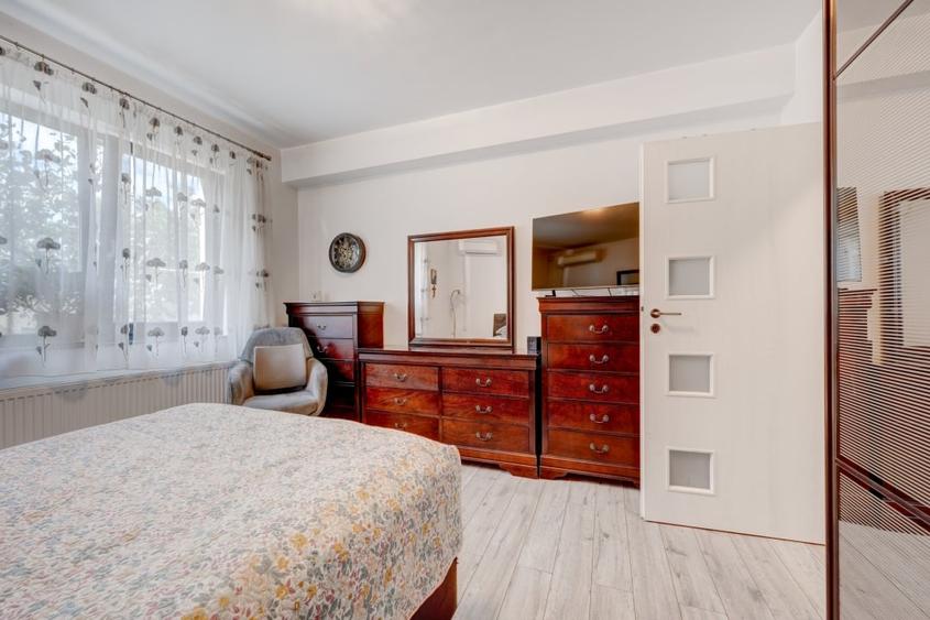 Apartament cu 4 camere decomandat, mobilat în Mogoșoaia