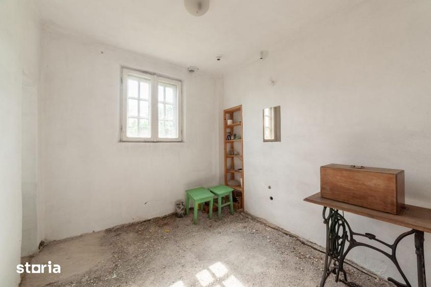 Casă cu 5 camere cu Teren 1093 Mp în Domnești