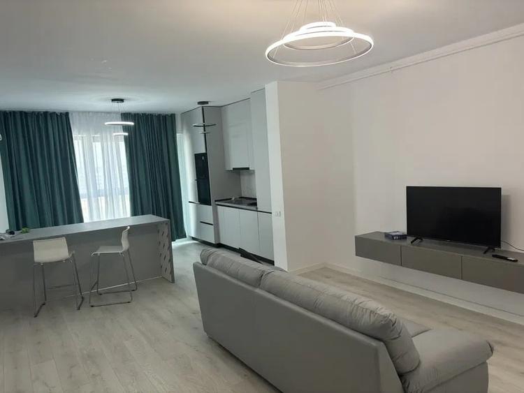 Apartament cu 2 camere semidecomandat, mobilat în Pipera