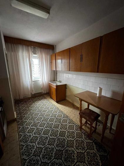 Apartament cu 2 camere nedecomandat în Traian