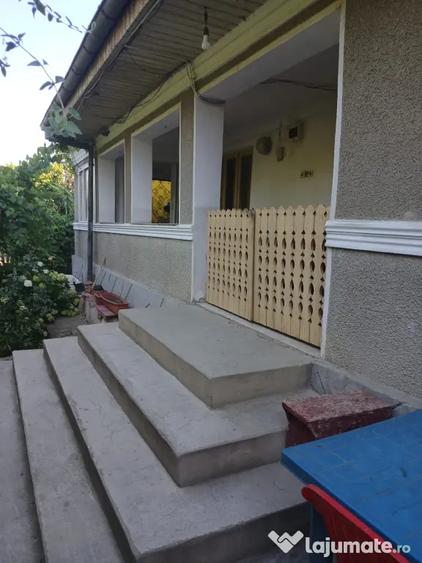 Casă cu 3 camere în Zorleni