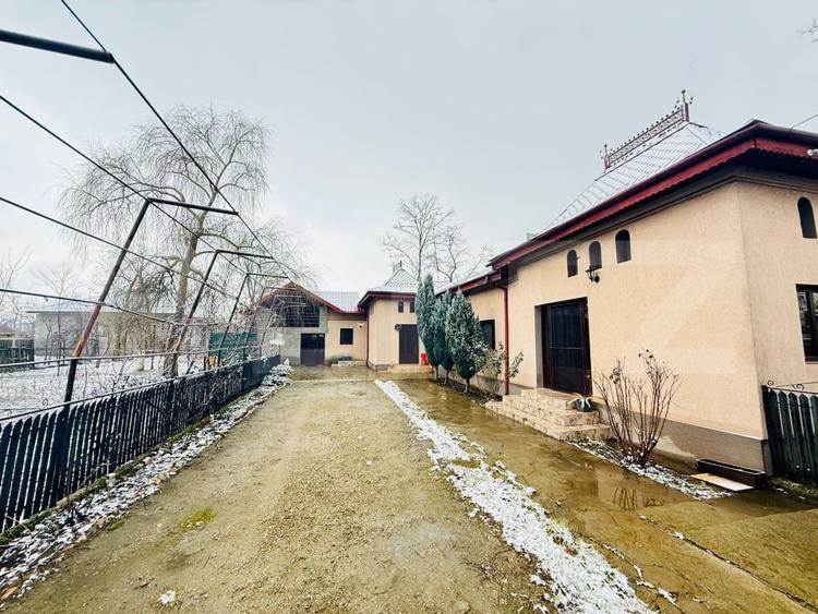 Casă individuală cu 4 camere cu Teren 1237 Mp în Sud-Vest
