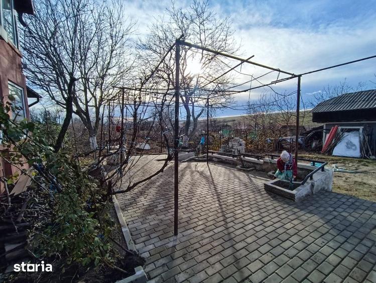 Casă cu 3 camere semidecomandat cu Teren 1500 Mp în Românești
