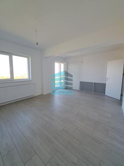 Apartament cu 4 camere decomandat în Titan