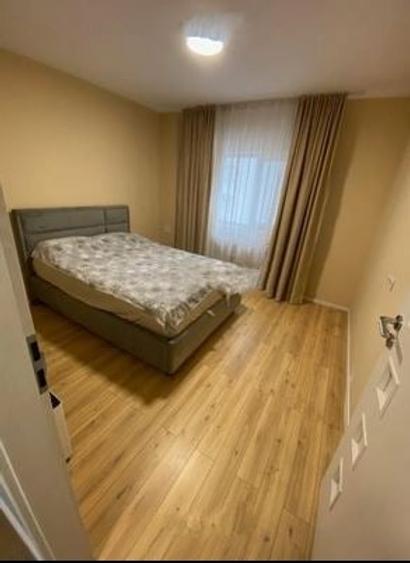 Apartament cu 3 camere decomandat în Titan