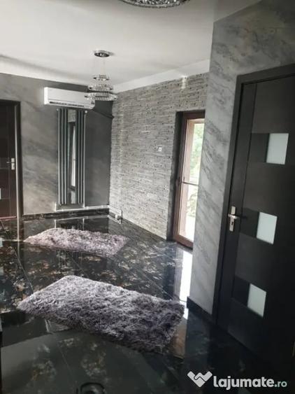Casă cu 5 camere cu Teren 950 Mp în Central