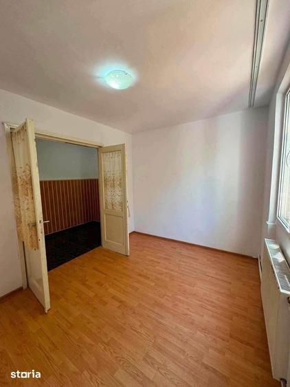 De vanzare apartament 3 camere, decomandat, etajul 2. Pret 48000e - 2