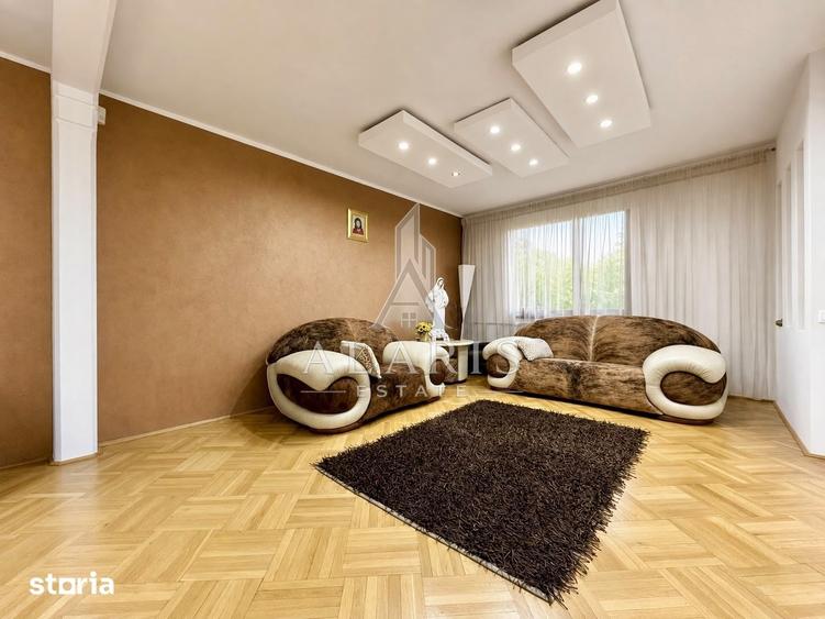 Casă cu 6 camere cu Teren 1063 Mp în Est