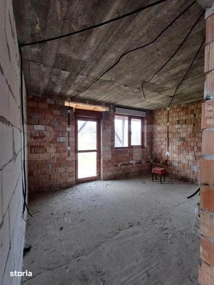 Casă cu 10 camere cu Teren 1800 Mp în Luna