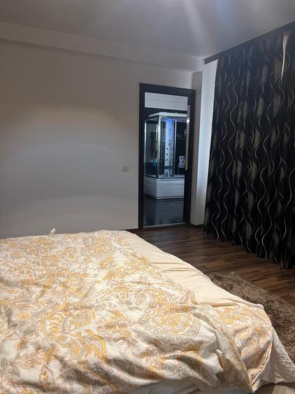 Casă cu 9 camere cu Canalizare în Faleza Nord