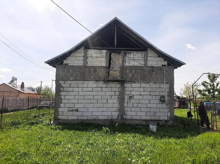 Casă cu Teren 900 Mp în Căteasca
