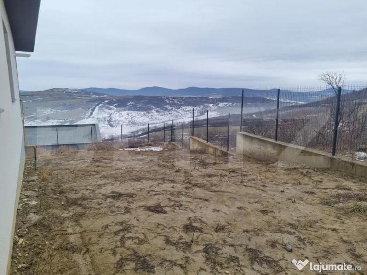 Casă cu 4 camere cu Teren 300 Mp în Central