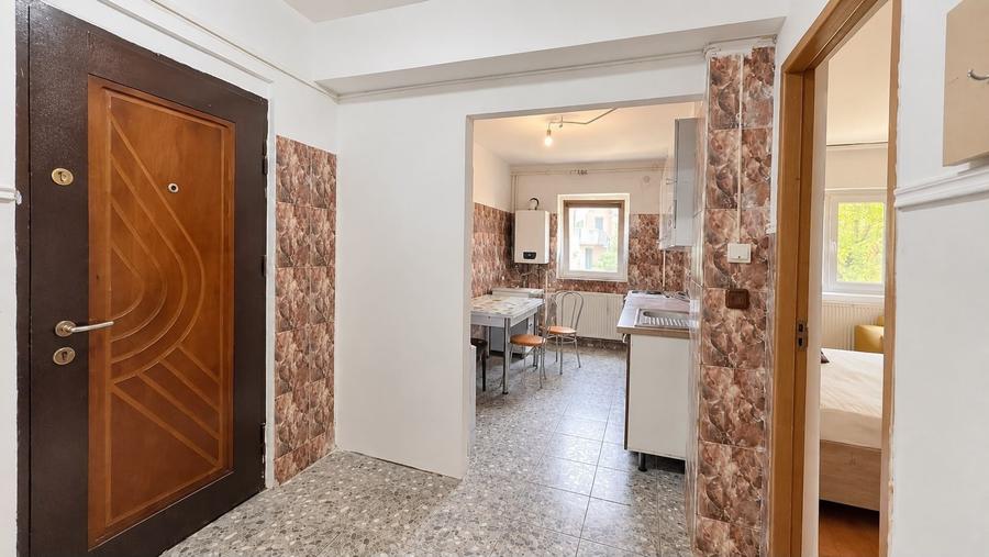Apartament cu 3 camere, mobilat în Lipovei