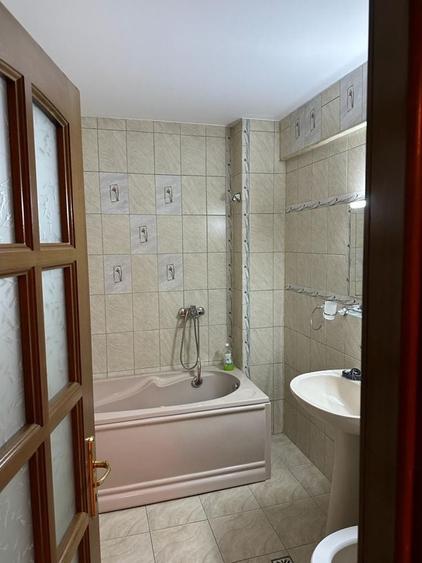 Apartament cu 2 camere decomandat în Craiovița Nouă